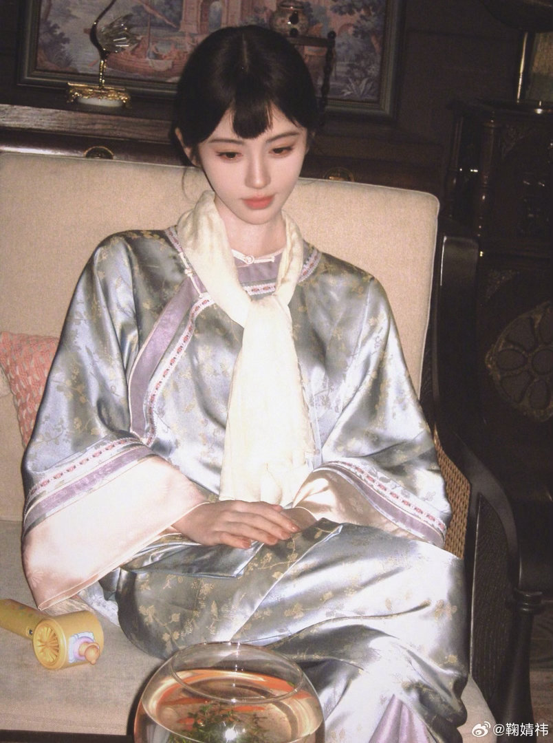 #咪咕星鲜事##鞠婧祎发了苏绿夏九宫格#好美！小鞠这张脸简直就是为角色而生的！不