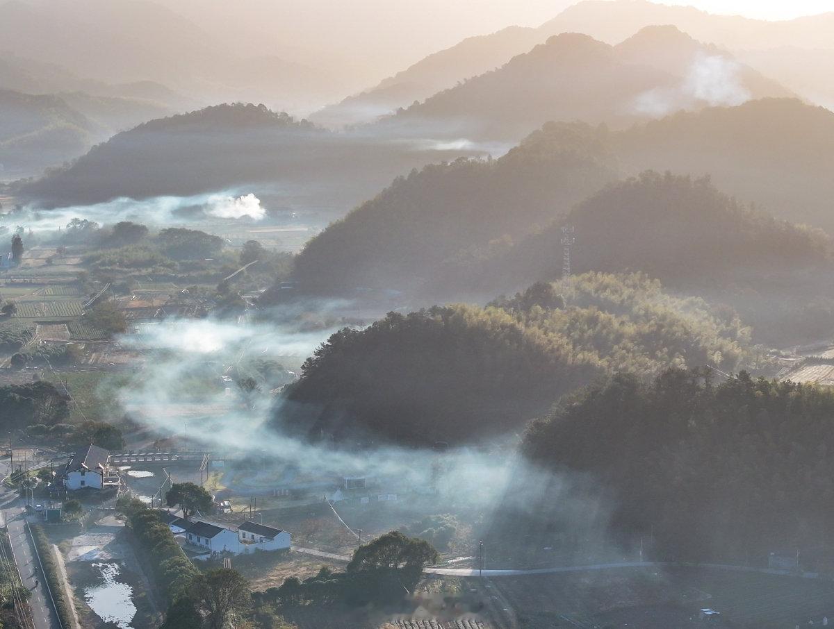 去深秋的宁波东钱湖赴场2℃的清欢 深 秋 的 东 钱 湖 ， 藏 着 2 ℃ 的