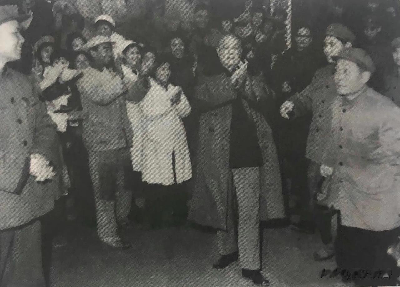 1978年1月，中共中央副主席、国务院副总理李先念同志视察湖北武钢。