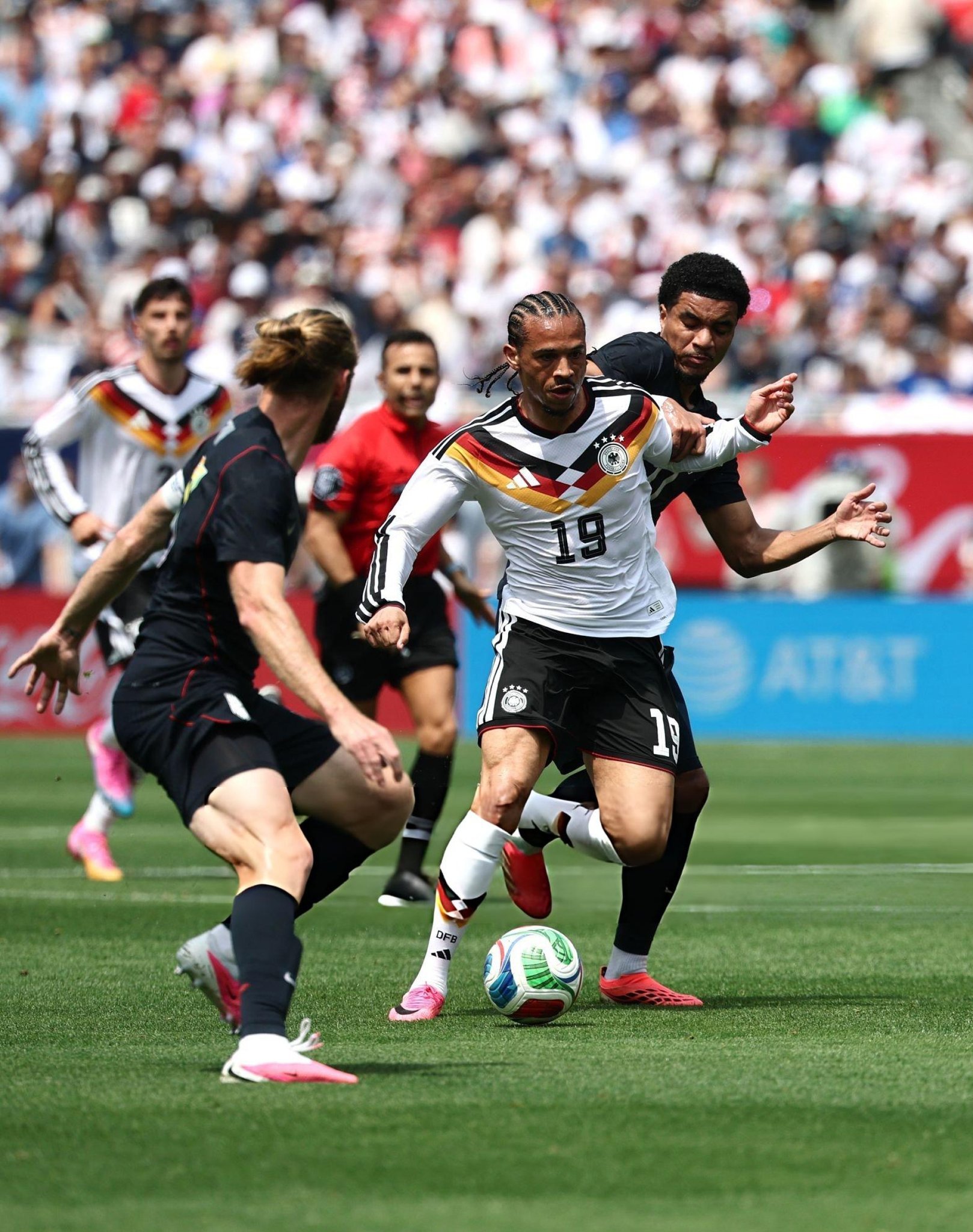 2-1击败美国队后，德国队已经9连胜，距离79-80年12连胜纪录还差三场世界杯