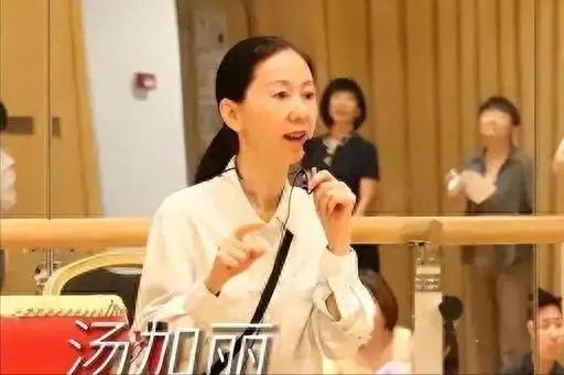 她是内地第一个敢署上全名，公开发行人体艺术写真的女人。2026年6月29日，距离