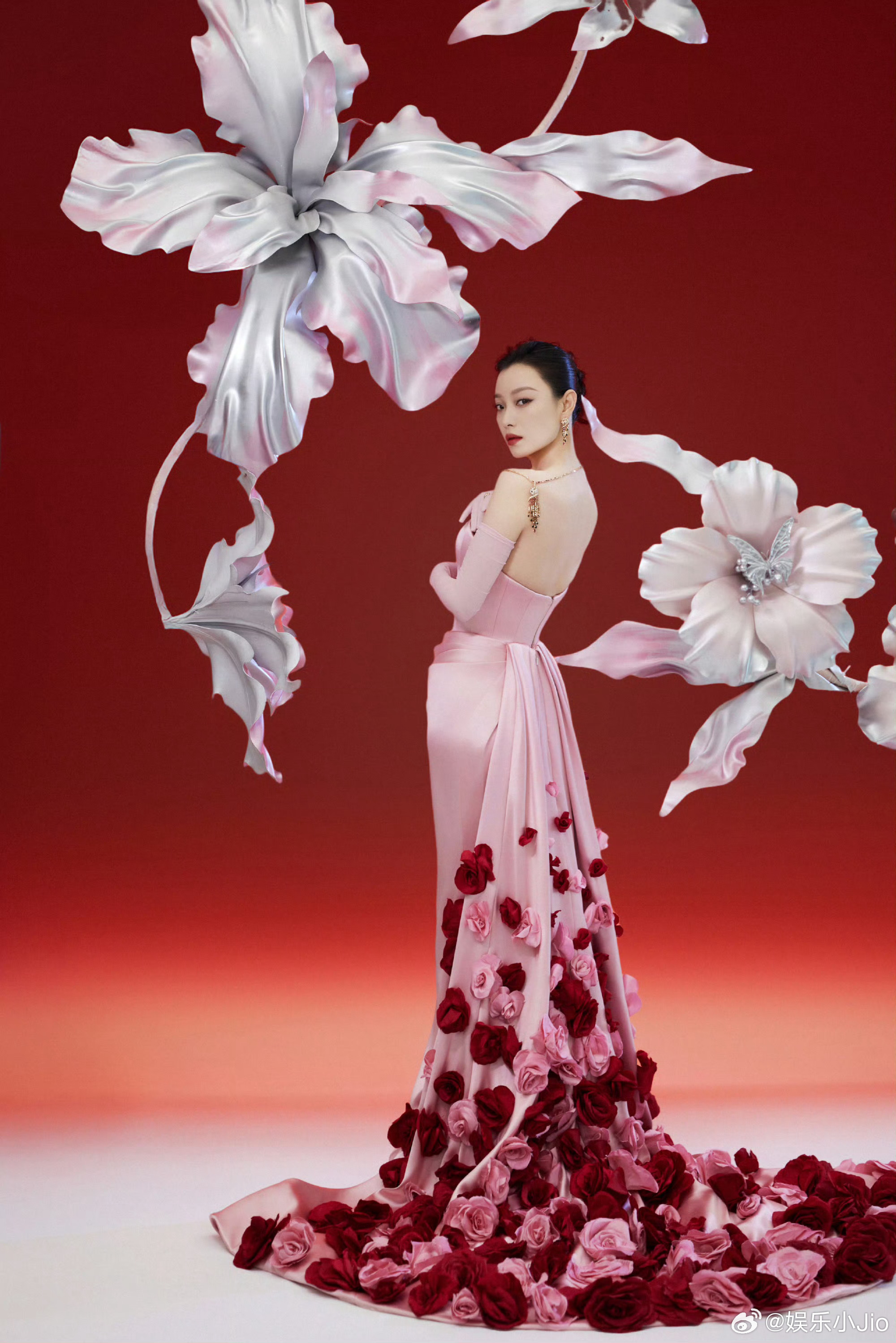 倪妮造型美成啥了，玫瑰配美人[老师好]其实我一直eat不到这个倪妮[哼][哼]倪
