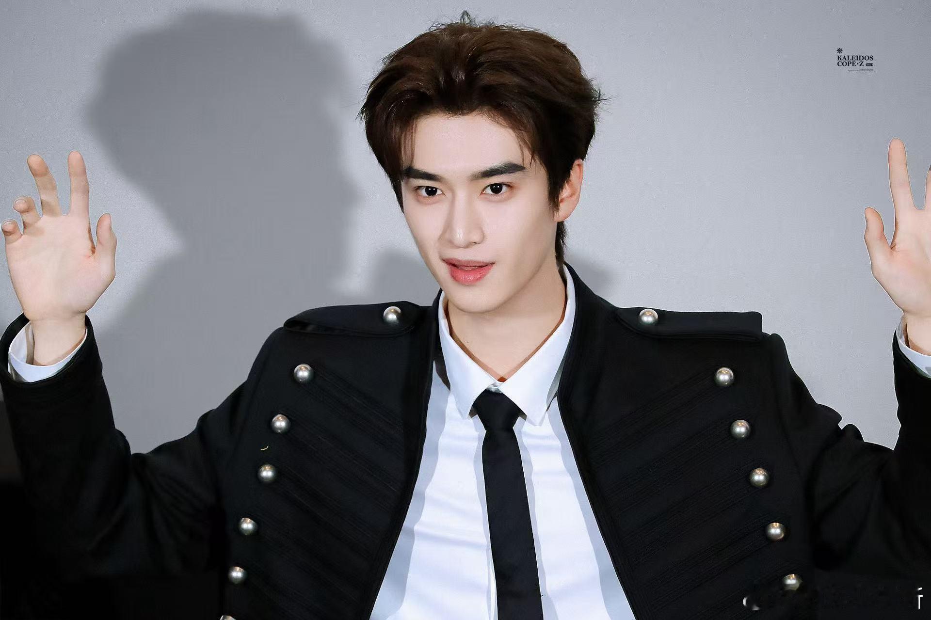 张康乐这个镜头完全维密来的 燕洵复活这场戏，张康乐的造型师是不是偷偷看了维密秀？