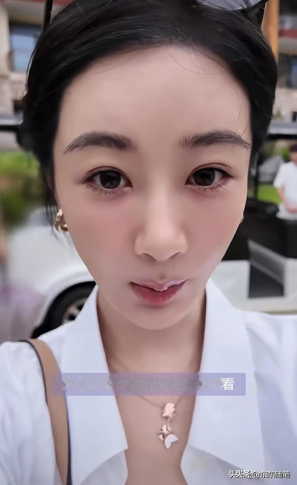 10月10日，杨紫在社交平台发文：“欢迎大家来我住的地方看一看，海边独门独院小别