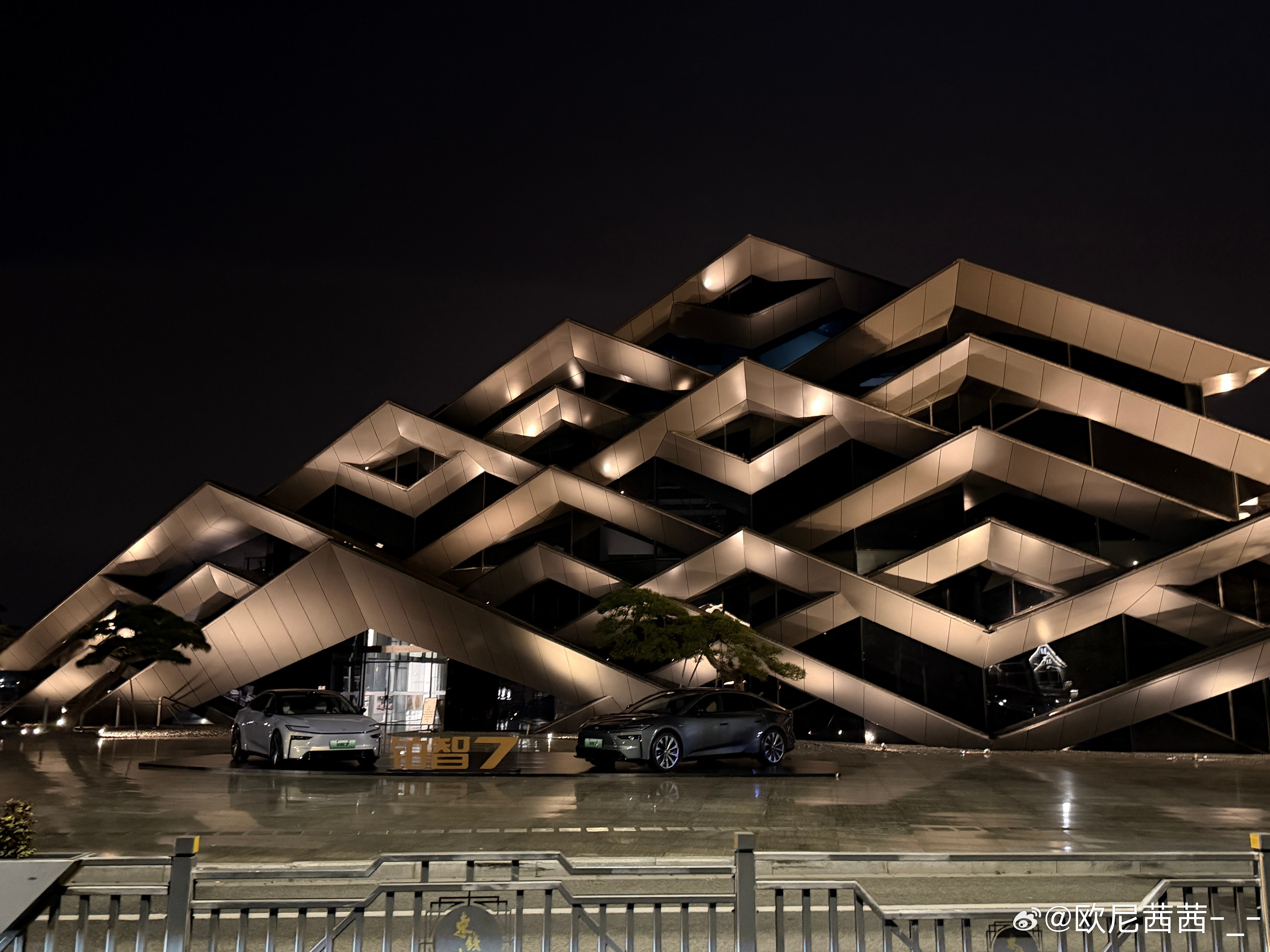 我来试驾丰田铂智7了欧尼茜茜丰田铂智7全面开启预售 宁波·东钱湖