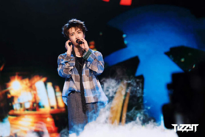 TizzyT请舞团陪自己胡闹TizzyT把演唱会玩成团建 杭州首场repo：Ti
