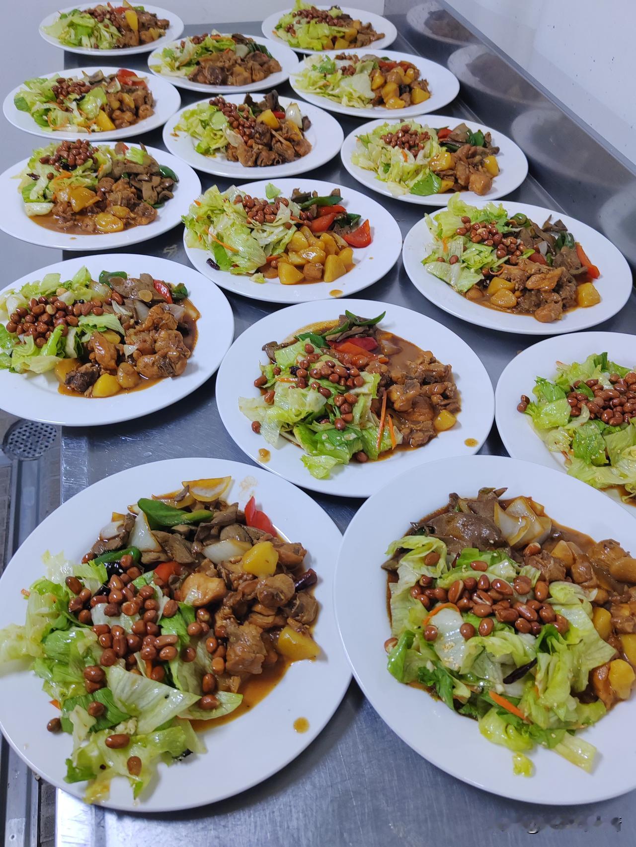 今天吃午餐的时候，值0-4班的驾驶员问我，大厨，昨天晚上电灶忘记关了吗？我说，没