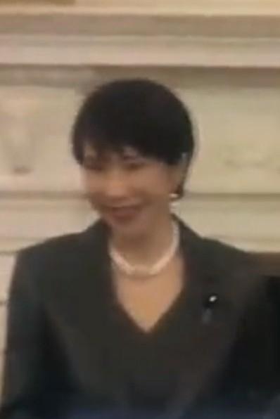 高市内阁支持率首度被反超，执政蜜月彻底终结！最新民调已化作一记响亮的耳光，彻底击