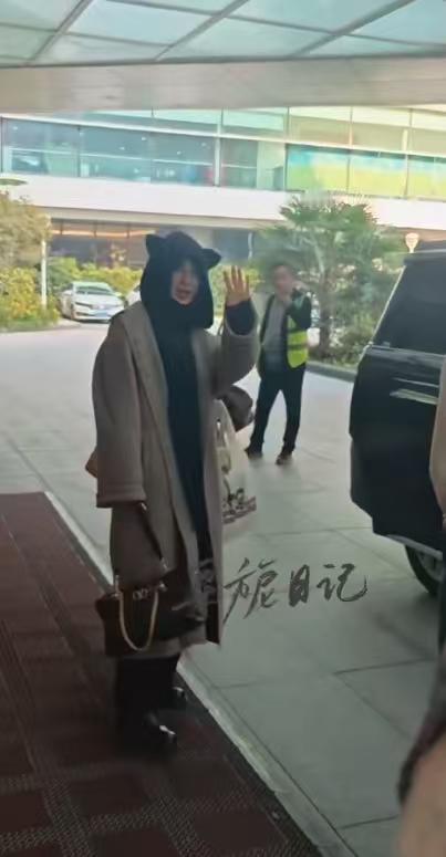 终于等到杨紫下山了杨紫今日路透  杨紫今日路透，终于等到杨紫下山了呀，满分新鲜的