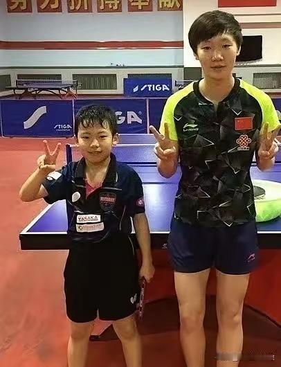 少年松岛！与王曼昱有合影！北京大满贯！单打冠军又一次合影！奇妙的缘分！

多年前