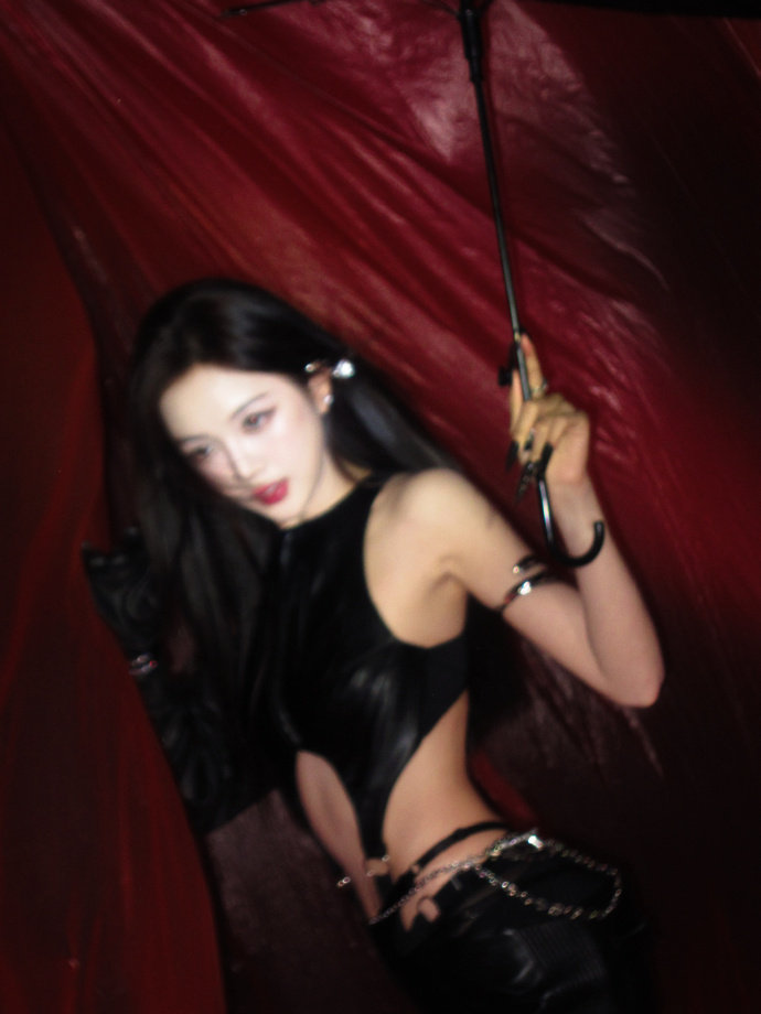 广州站演唱会的复盘刚结束，吴宣仪就迎来了身份的转换，这种节奏里藏着她的行动力。舞