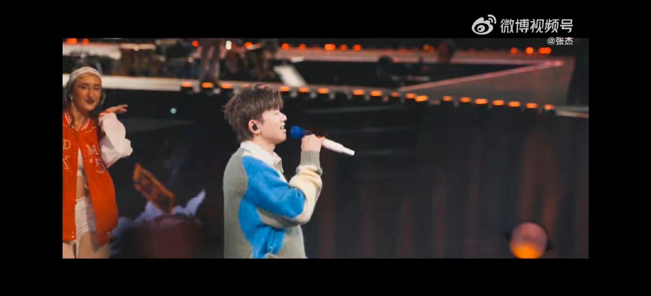 张杰演唱会九场高光回顾九场巡演，九段星光。舞美一次次升级，合唱一次次震撼，每一幕