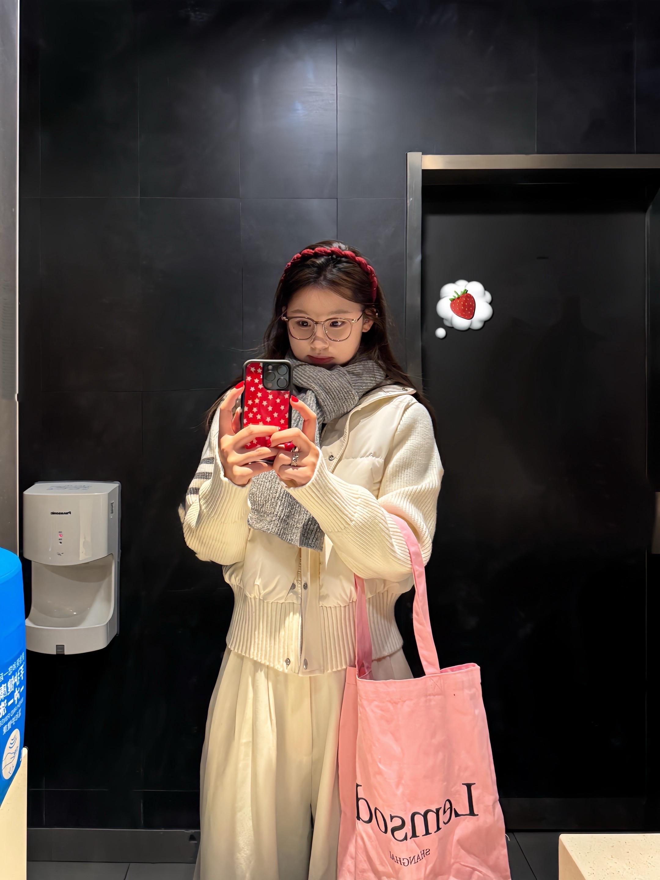 亲爱的老己 这一年你非常勇敢  你一个人走过了这么多坎坷曲折的道路 我...