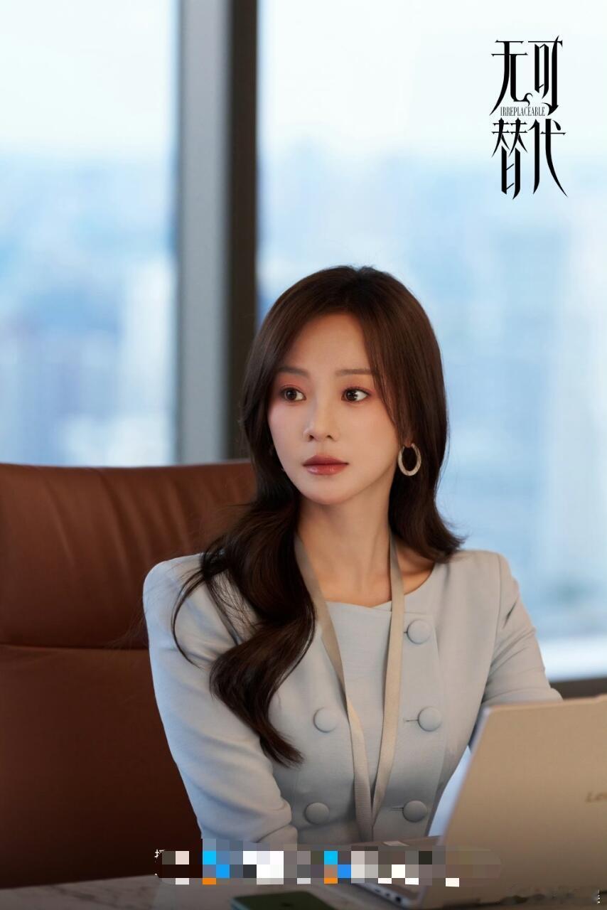 胡意旋早该演职场剧了初见同事就开怼，气场拉满不后退；后面可爱又清醒，野心藏在眼神