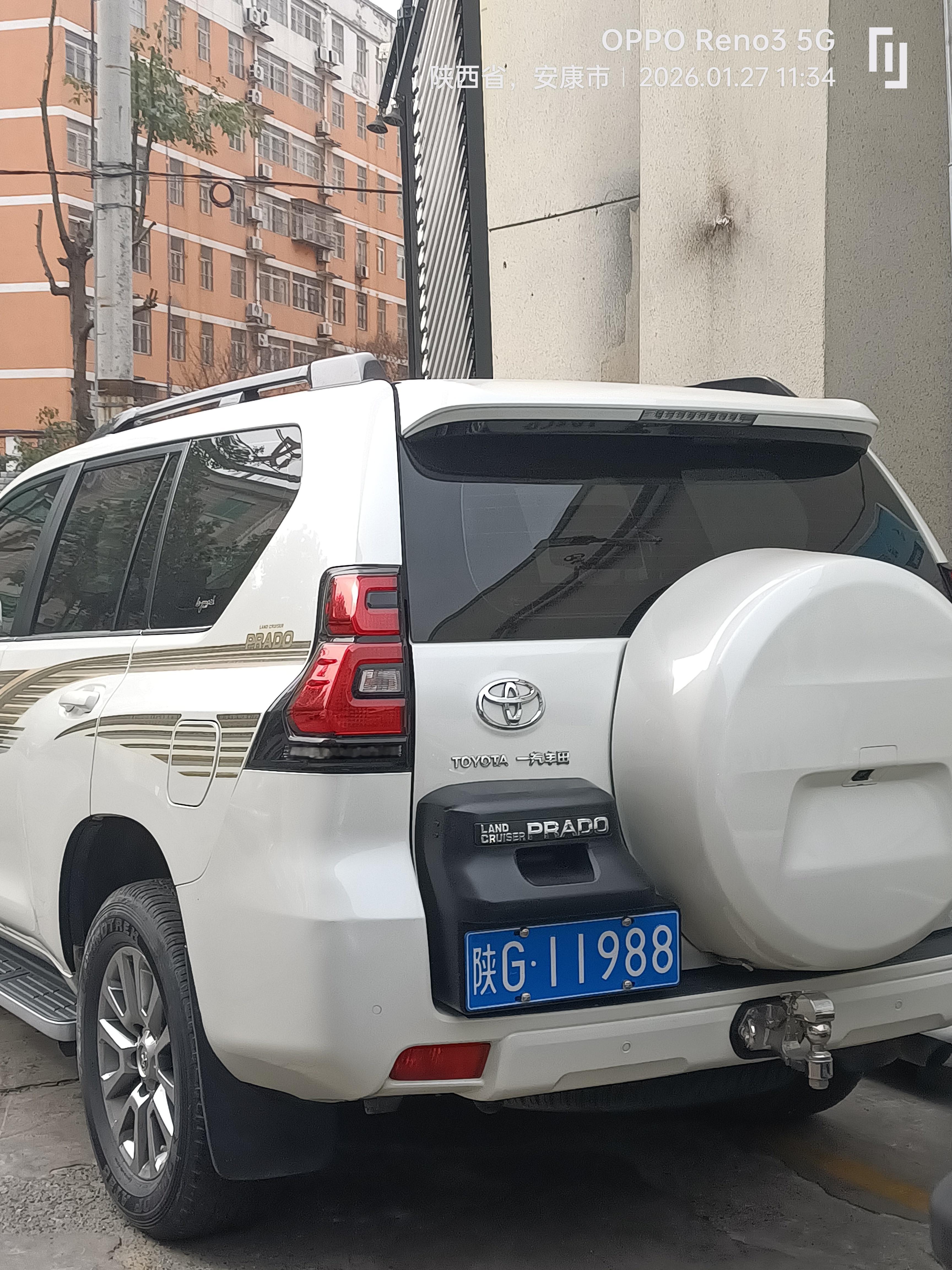 全球车牌 陕G11988丰田霸道 安康·体育场