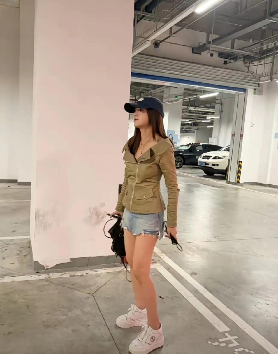 陈妍希深夜发文刷屏！没看成王菲演唱会，却被窦靖童治愈
 
    7月24日，陈