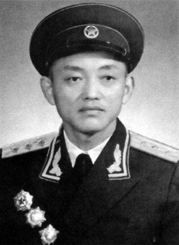 李长林（1917—1999），抗美援朝传奇指挥员、新疆军区原副司令员。四川渠县人