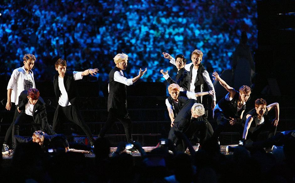 在韩国娱乐圈，明星和经纪公司之间的合同被称为《卖身契》，这是一个很好的比喻。从另