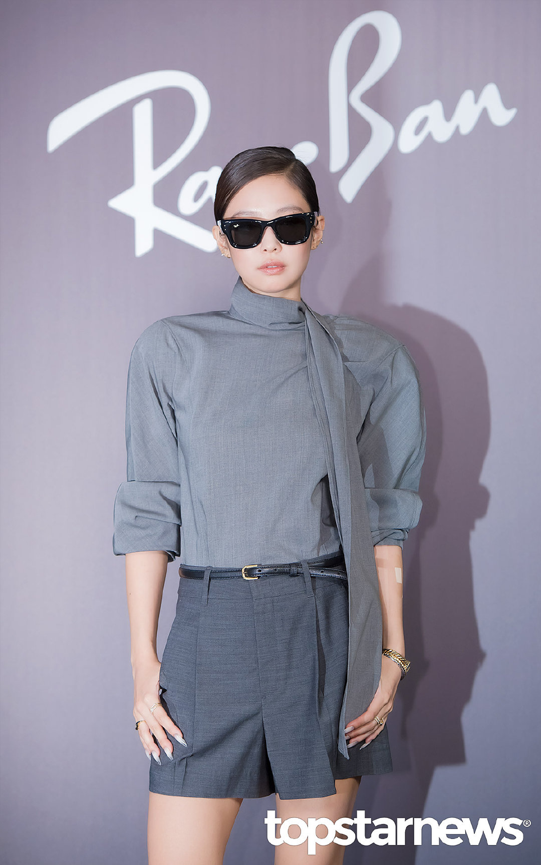 Jennie快闪活动生图状态Jennie灰色套装造型jennie生图状态 ​​​
