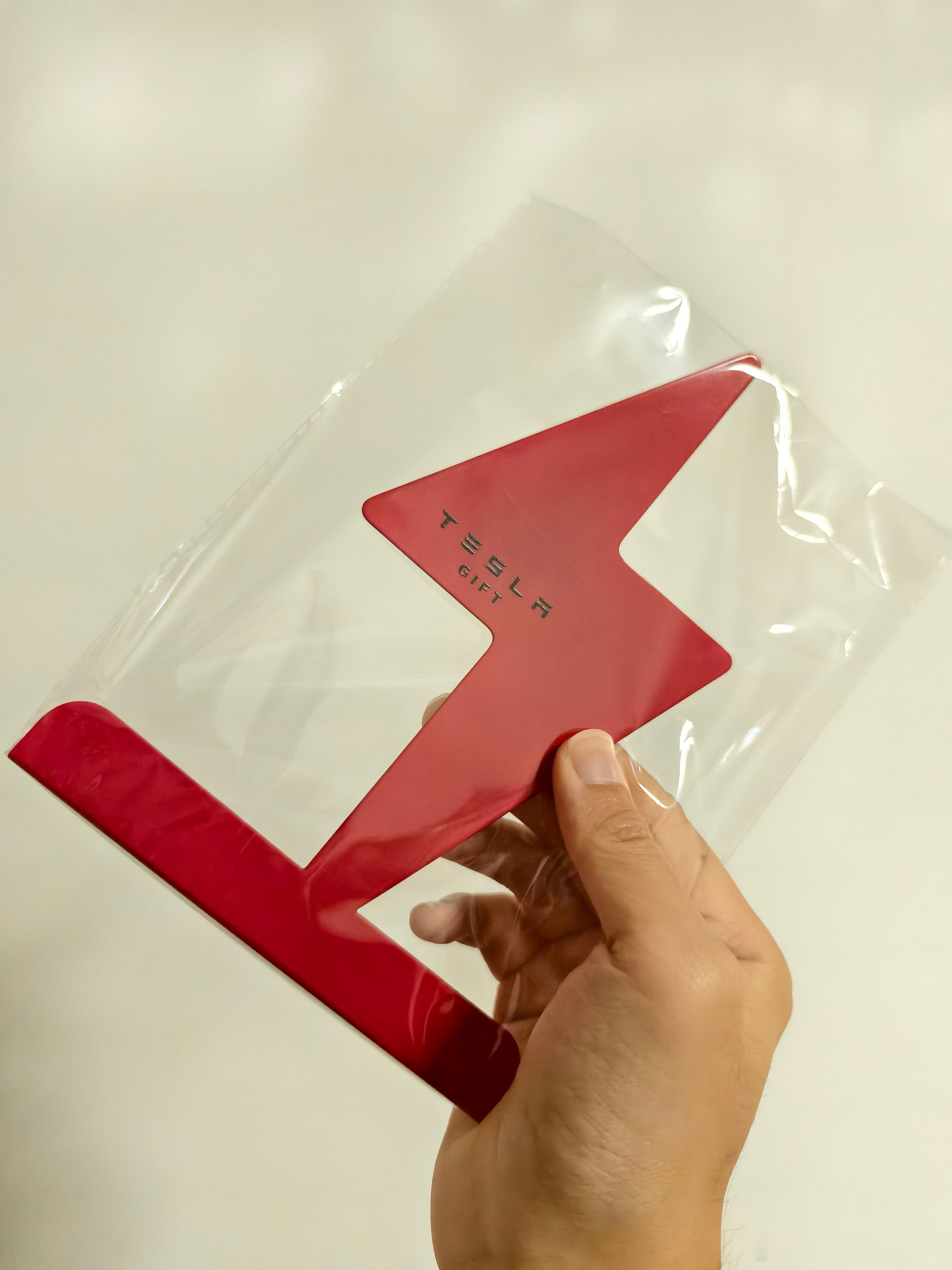 有没有特斯拉的粉丝，抽一个特斯拉的书架隔板  关注➕转发评论，11月25日抽一位