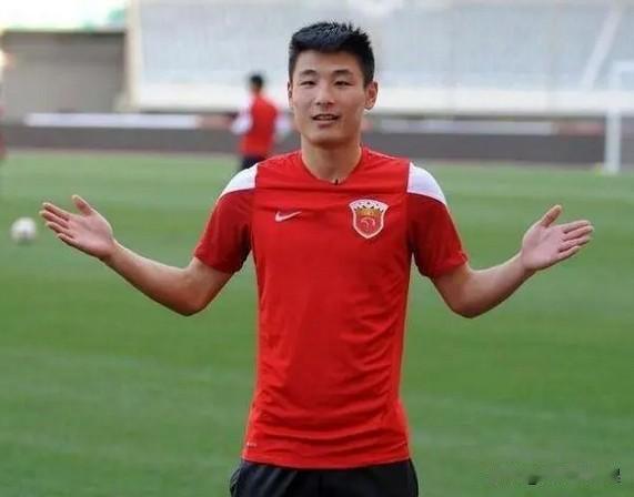 武磊的遗憾与体面：两次膝盖手术改变了轨迹

聊武磊，总绕不开那声叹息。有人直言遗