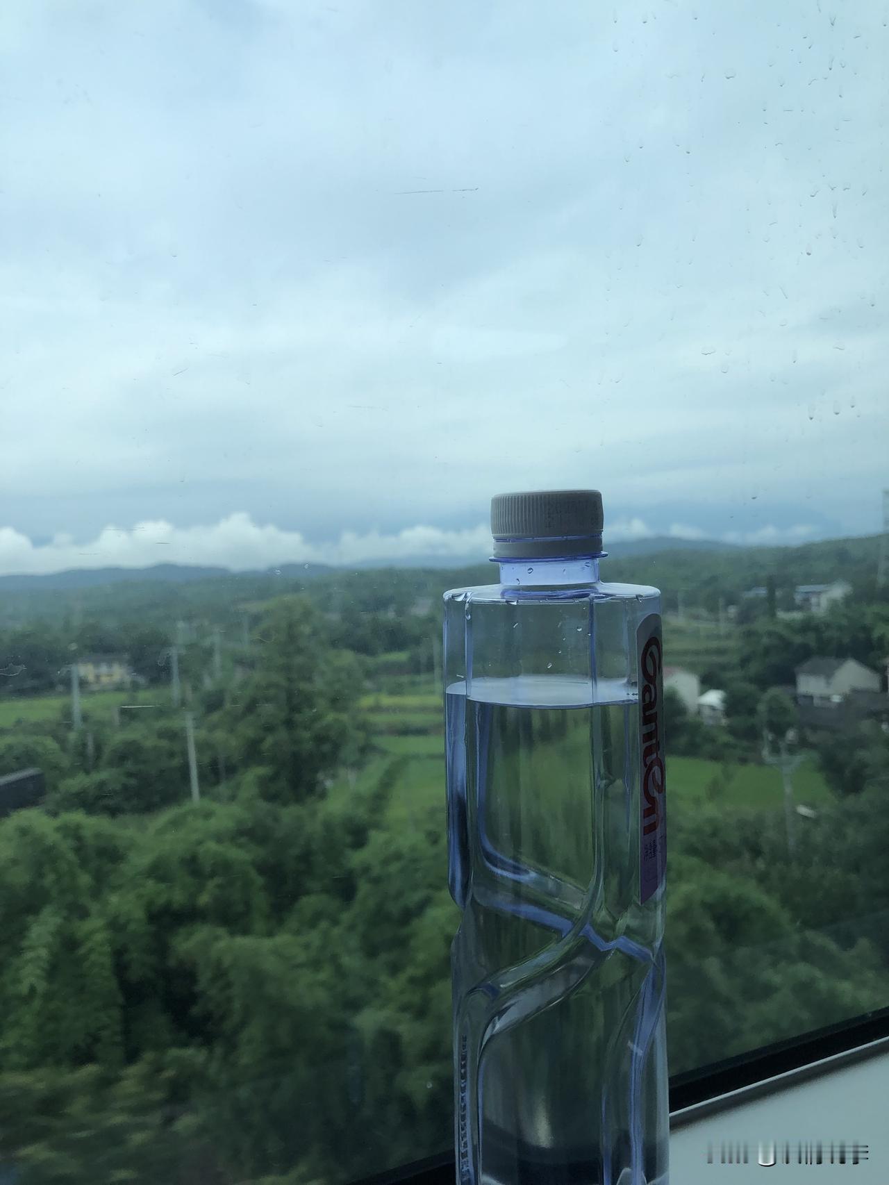 在线等，挺急的！！！！！！[祈祷]

我正在高铁上，F座。旁边坐一男的四十多岁的