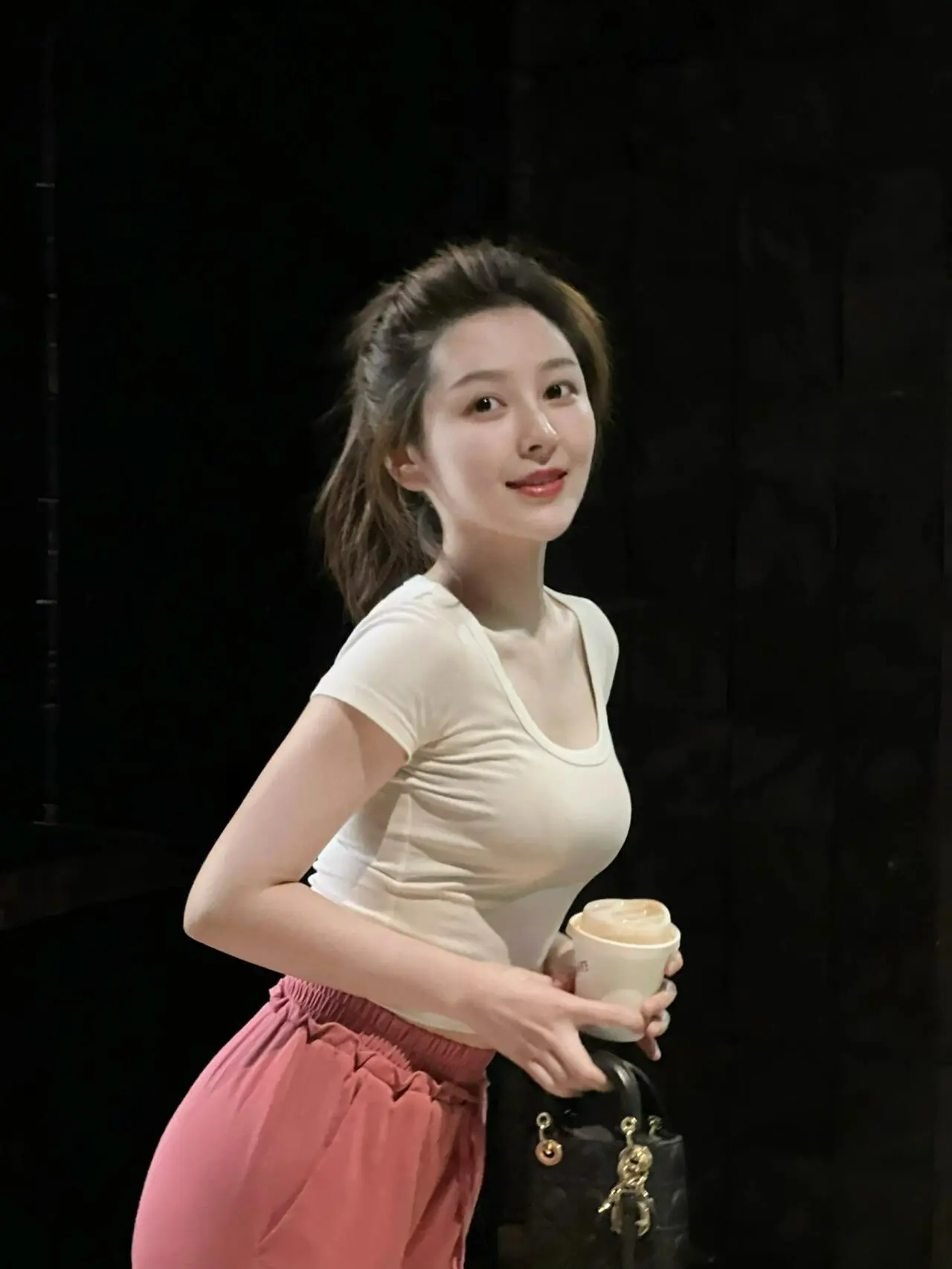 人大概都是这样吧 时而清醒理性 时而糊涂感性 大道理心里都很清楚但小情...