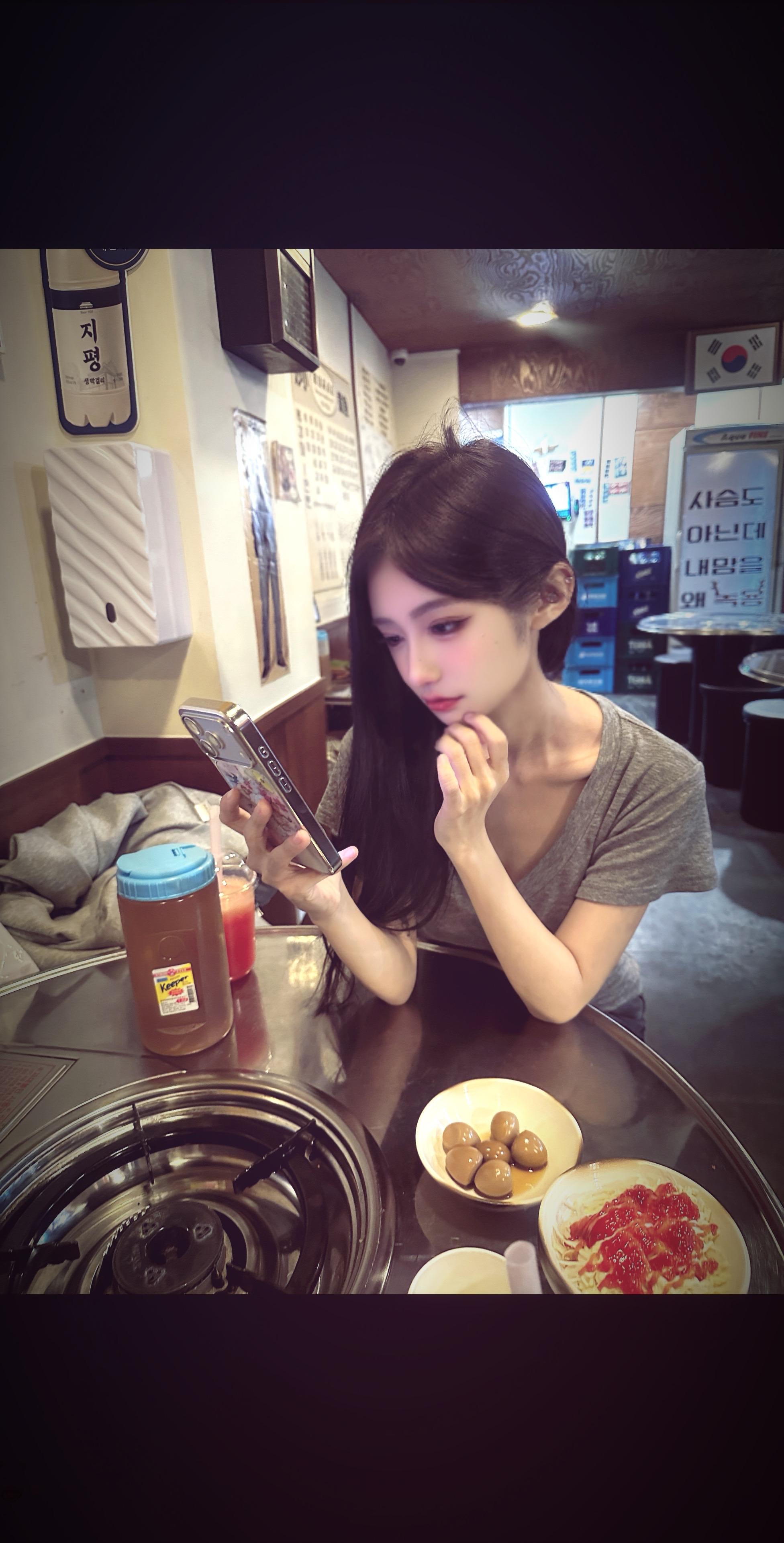 骗你的 我从来没有恨过你 你许下的以后我都记得 你带来的痛我也甘之如饴