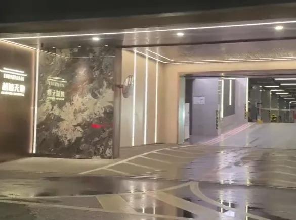 业主说跌了2000万，开发商说“早就写在合同里了”：南京越城天地这轮暴跌，账不能