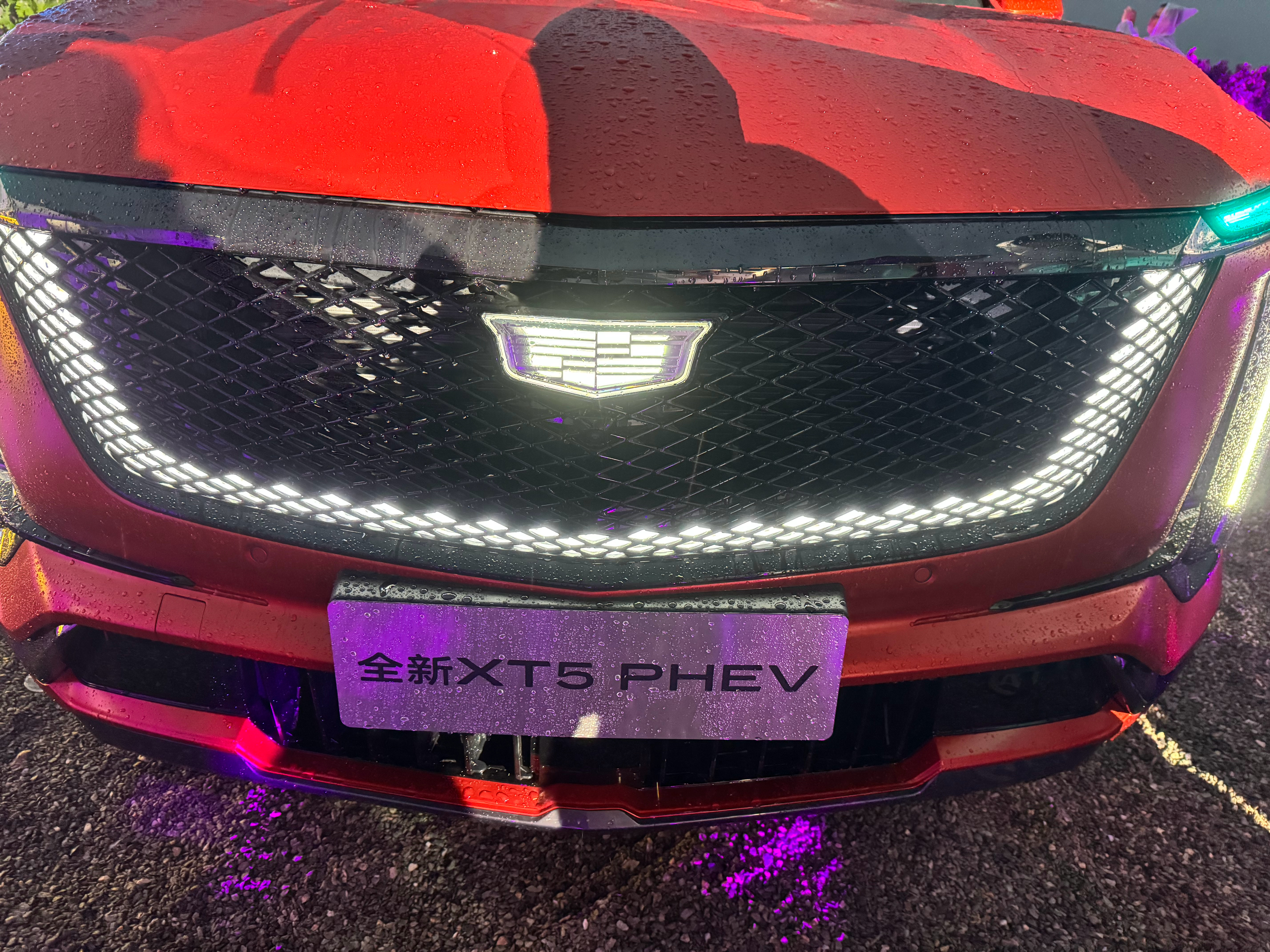 新车划重点 凯迪拉克全新XT5 PHEV正式上市，限时权益价259900元起，定