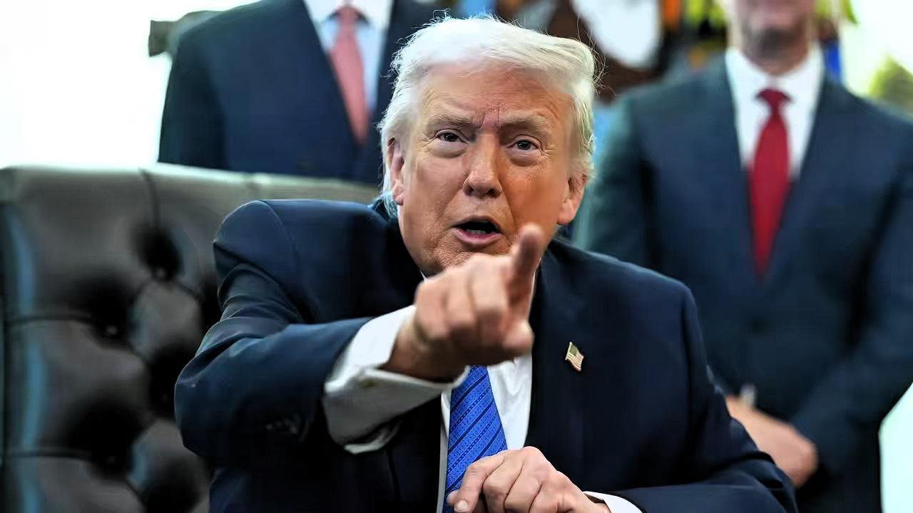 特朗普：立即逮捕奥巴马！
据美国《保守派》杂志报道称，1月31日，特朗普呼吁立即