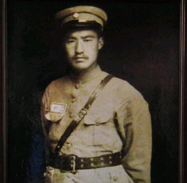 1928 年 7 月 4 日夜，军阀孙殿英率部公然炸开清东陵乾隆裕陵，大肆盗掘。