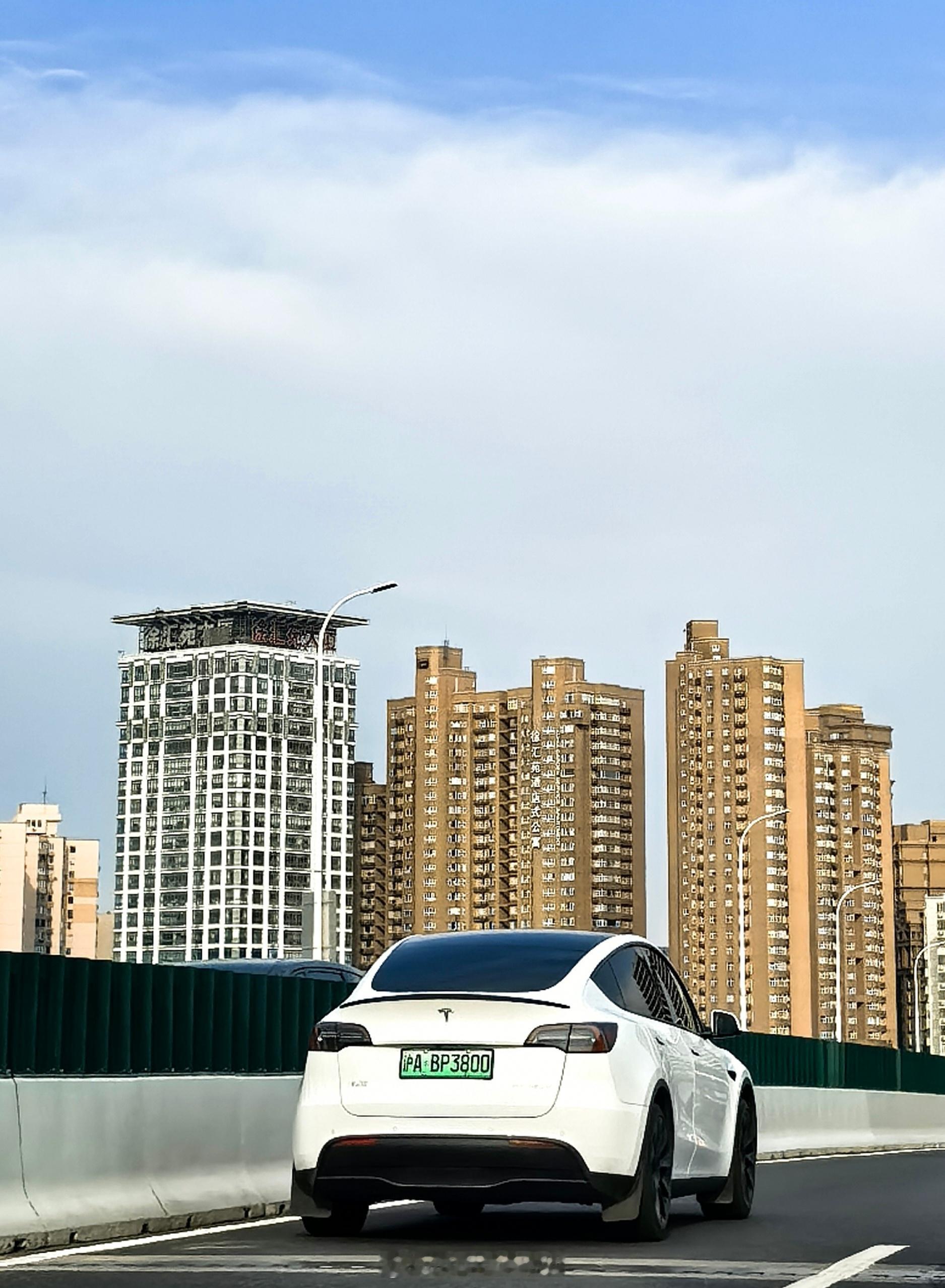 以前的车是不是有后挡泥板来着… ​​​