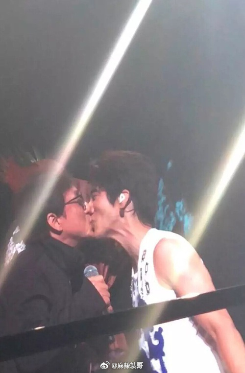 谢娜李小冉又亲了一次很多都说好看为什么之前成龙王力宏，还有尹正索吻的时候你们不说