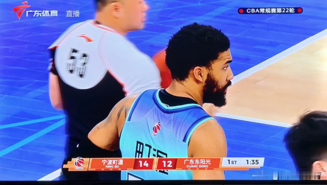 广东队3分球8投0中[笑哭][笑哭][笑哭]
广东队陷进了将近4分钟的得分荒[捂