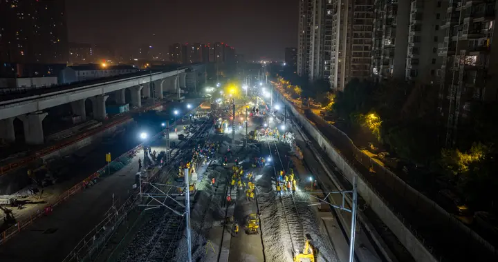 成渝中线高铁引入成都站工程取得关键突破