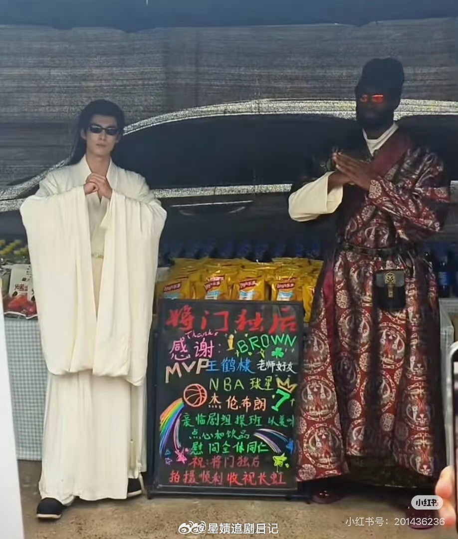 王鹤棣也是外表和内心反差极大的艺人，外表看着是个铁骨铮铮的汉子，跟谁都是朋友，热