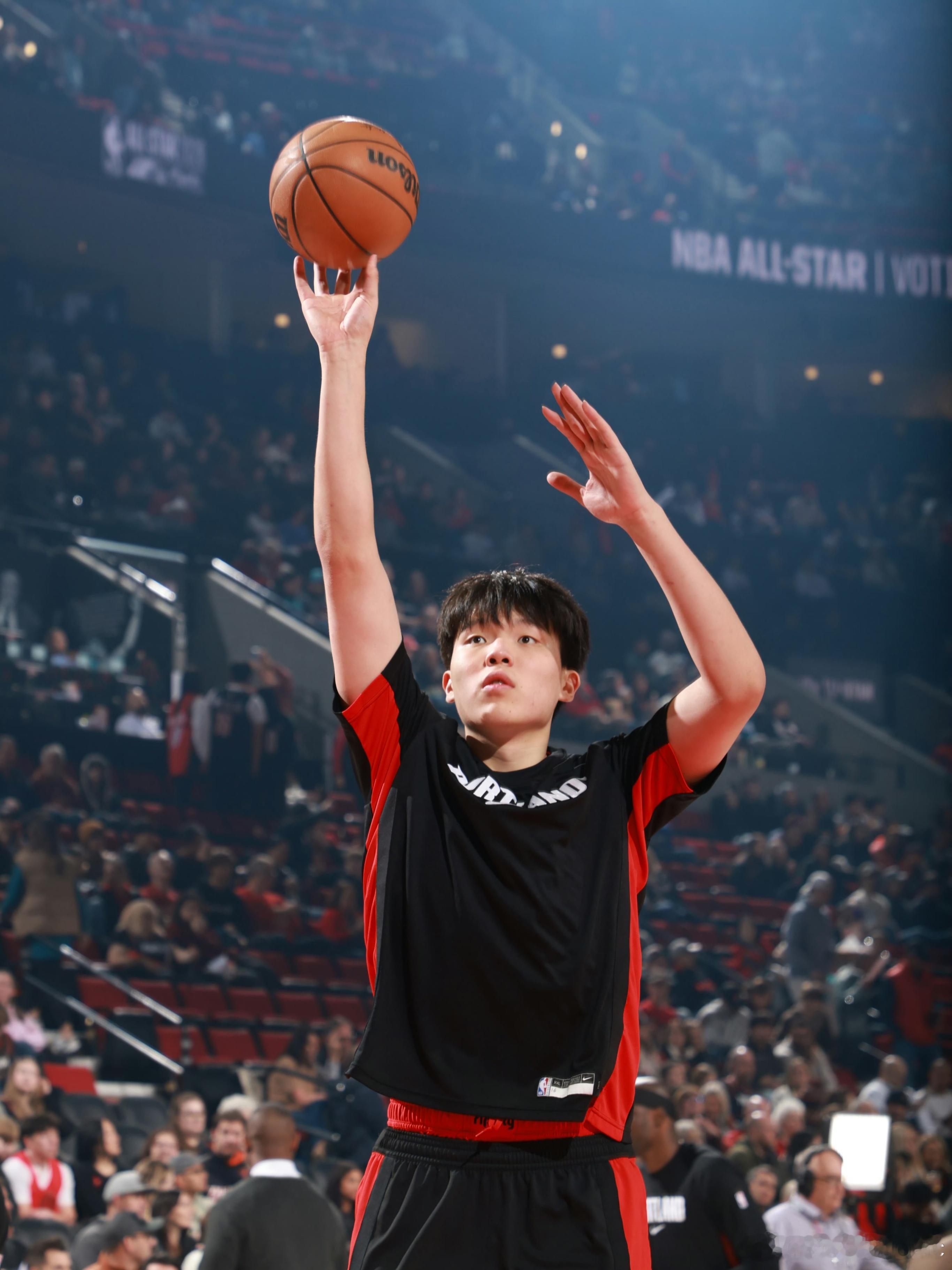 领先30分最后两分钟才给上啊。真服了斯普利特了，爵士剩5分钟的时候都已经拿下努尔