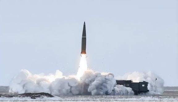 英国这次玩大了，导弹没落在俄乌前线，直接飞到了俄罗斯本土，导致罗斯托夫州的炼油厂