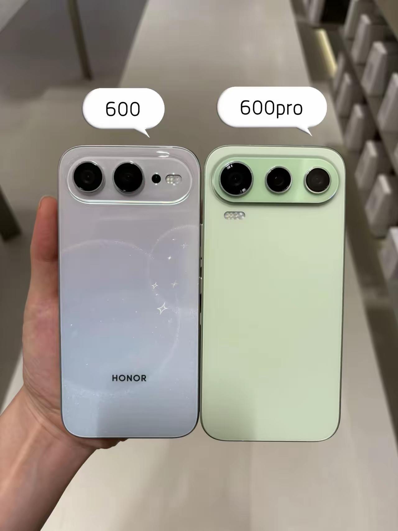 豁出去了！就算签了保密协议，我也要拆封把真机给你们看一眼！
600和600Pro