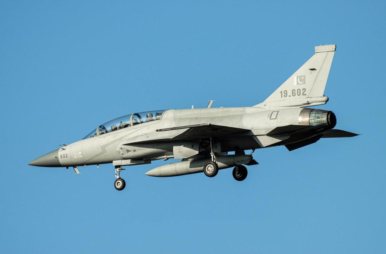 枭龙战机重获订单，中国战机借助巴铁，重新走了出去！

如果仅仅把这次枭龙又获得出