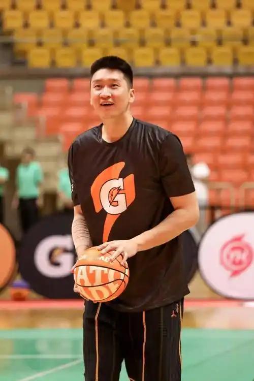 “净身出户又如何？有本事的人怎么都能逆风翻盘！”曾经风光无限的男篮名将孙悦，在2