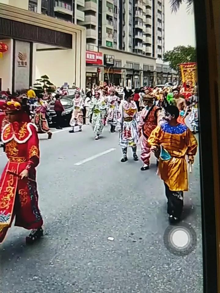 娜姐又请假回去拜老爷了，在潮汕，拜老爷是头等大事，从腊月底延续至二月二，甚至至清