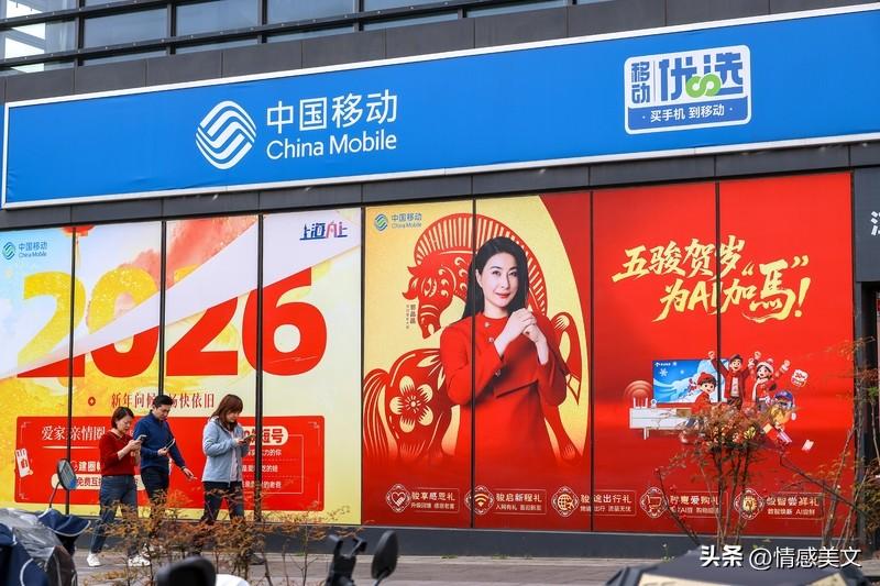 说一件我亲身经历的小事，前段时间晚上十点多，家里宽带突然断网，我妈急着跟远在外省