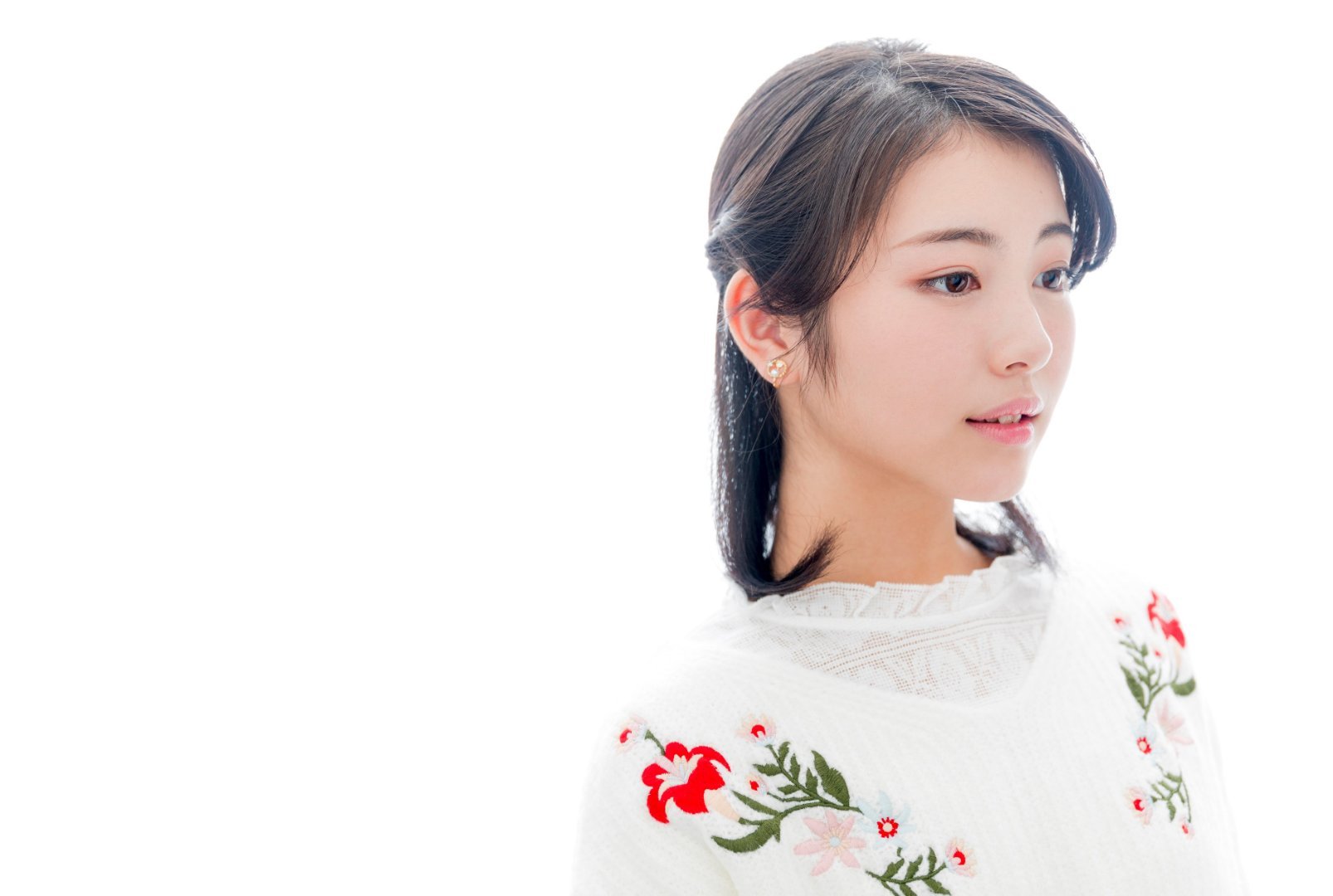 日娱新闻滨边美波 滨边美波 浅川梨奈 日媒《otocoto》采访美图。 