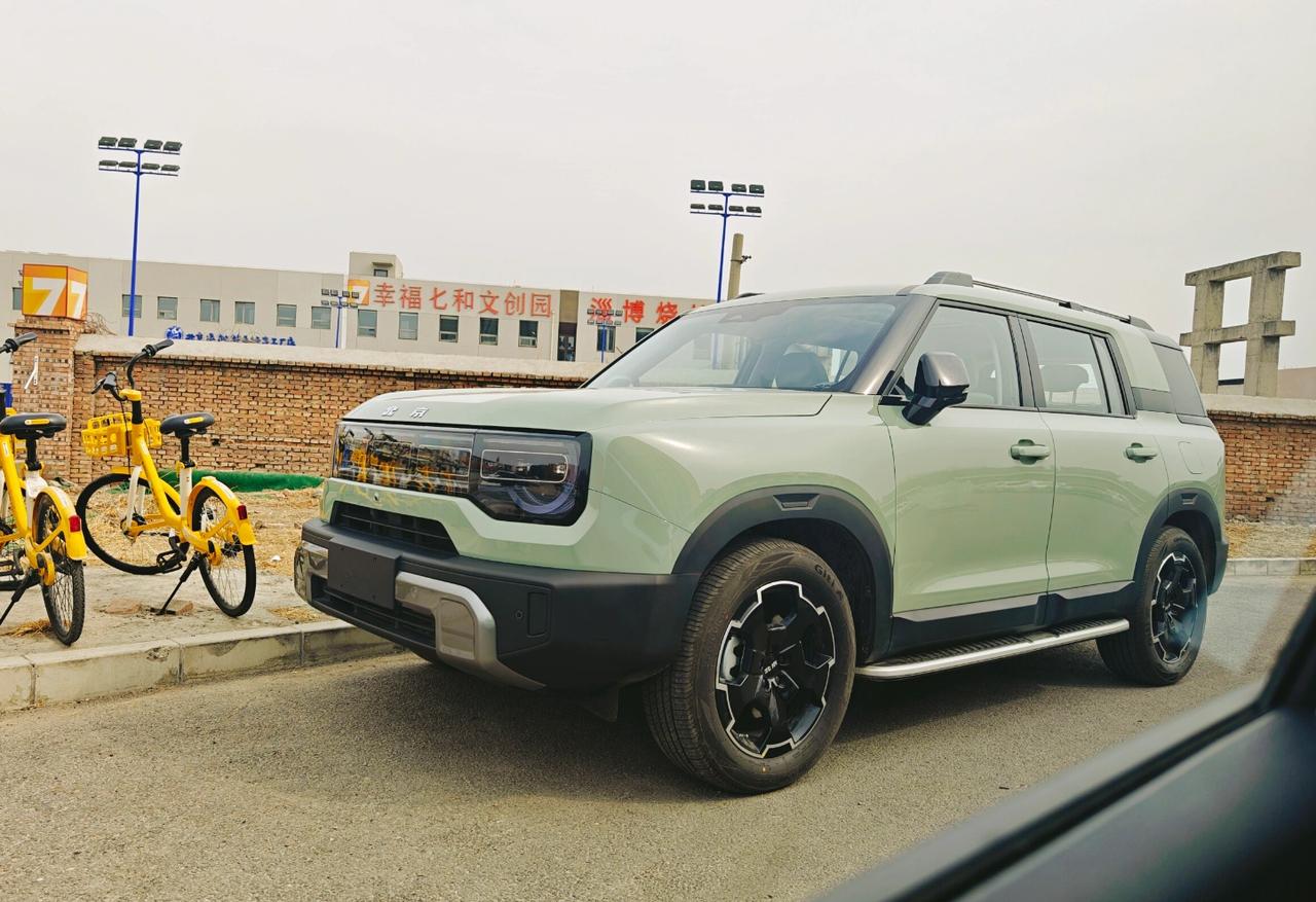 论方盒子硬派SUV，怎少得了北京汽车。继全新BJ40后全新一代BJ30也悄然来袭