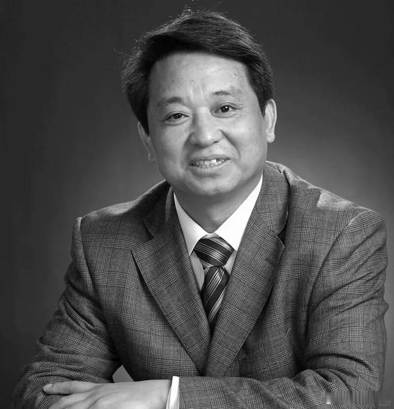 北师大外语学院院长苗兴伟教授逝世 北京师范大学外国语言文学学院7月19日发布讣告