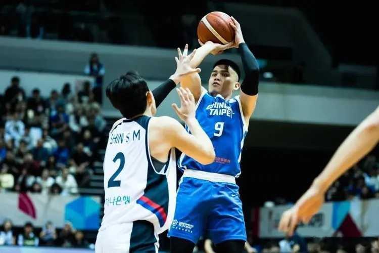 北京时间2月26日，男篮世预赛亚大区第二窗口期小组赛，中国台北男篮主场对阵韩国男