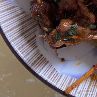每日一餐分享牙签牛肉、青椒炒牛肉园子、平菇汤今日晚餐