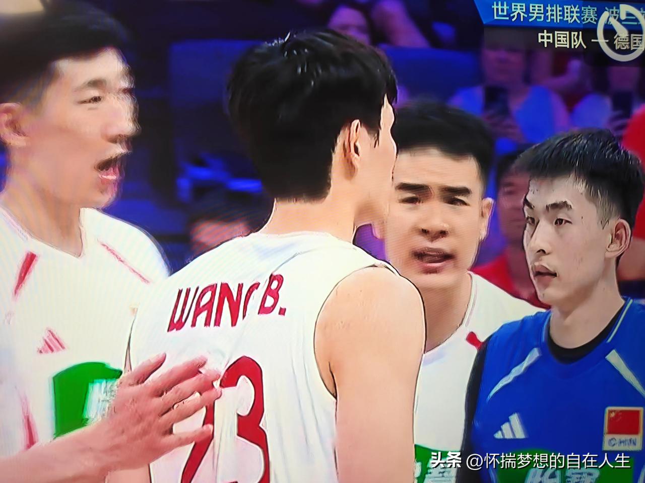 看了中国男排与德国队的这场比赛，感觉主力二传王鹤斌的能力还是可以的，一传到位后他